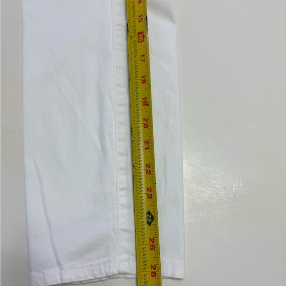 BUFFALO DAVID BITTON DAILY WHITE JEANS
mid-rise Size 10 or 30 - Picture 7 of 9